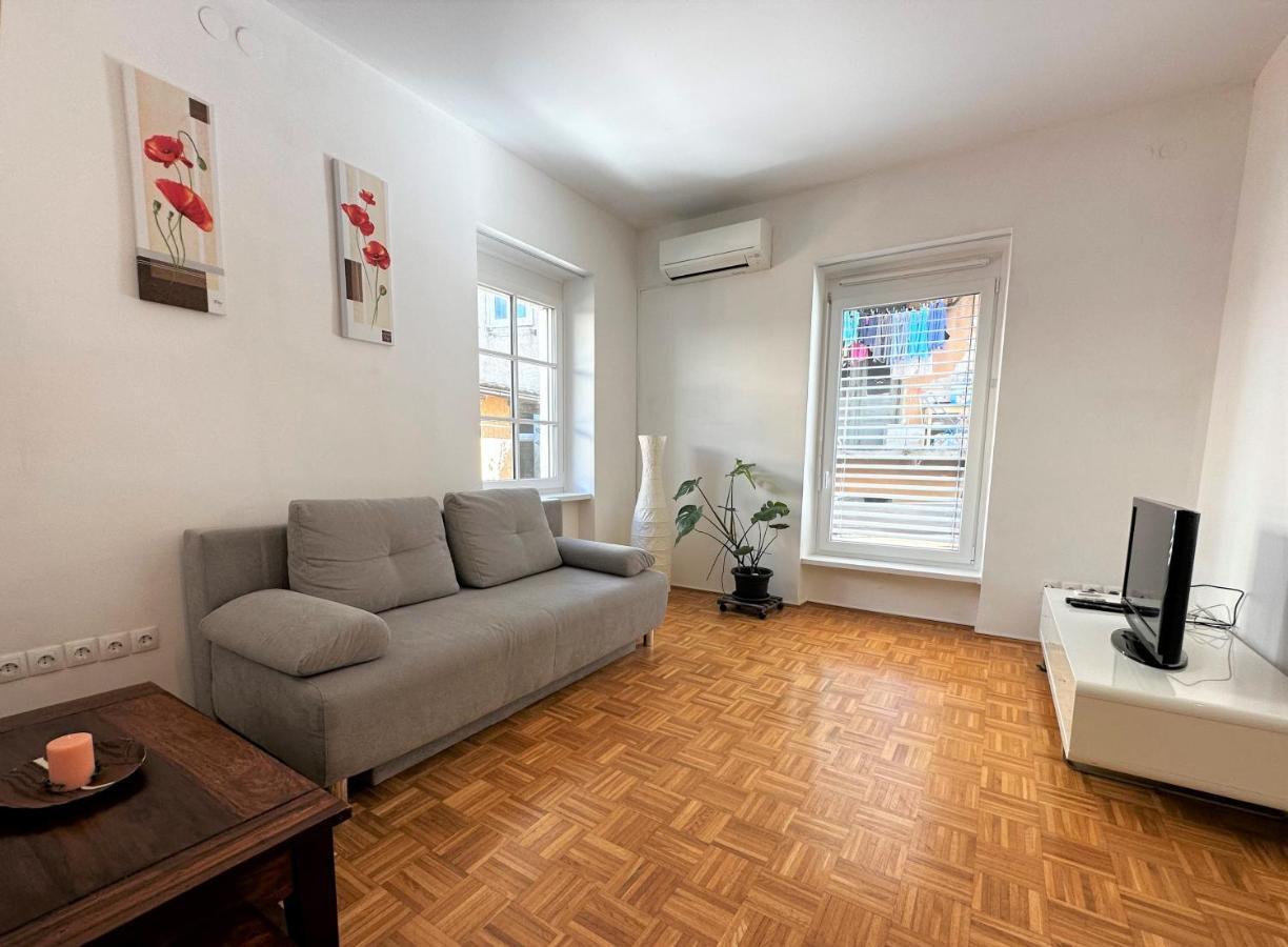 Charming Starry Night Apartment Ljubljana Exterior foto